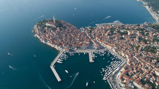 Panorama di riprese con drone della città croata di Rovigno