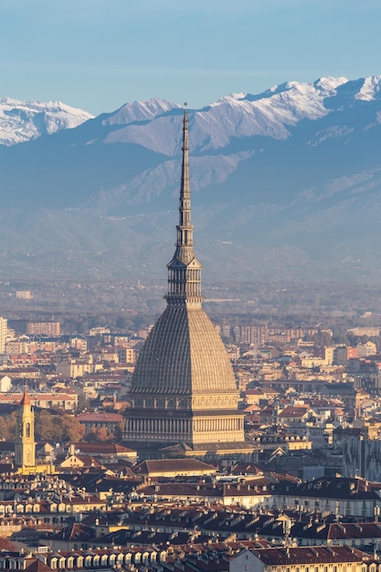 Panorama di Torino con le Alpi e la Mole Antonelliana Italia Skyline del simbolo della Regione Piemonte dal Monte dei Cappuccini La collina dei Cappuccini Luce dell'alba