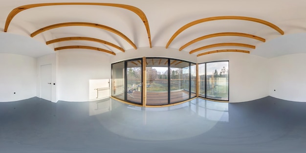 Panorama hdri completo senza cuciture a 360 gradi nell'interno dell'appartamento vuoto bianco con finestre panoramiche e soffitto con travi in legno in una fattoria per le vacanze in proiezione sferica equirettangolare Contenuto VR