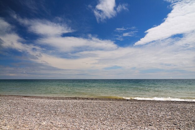 Panorama largo della costa della Crimea dei paesaggi del Mar Nero