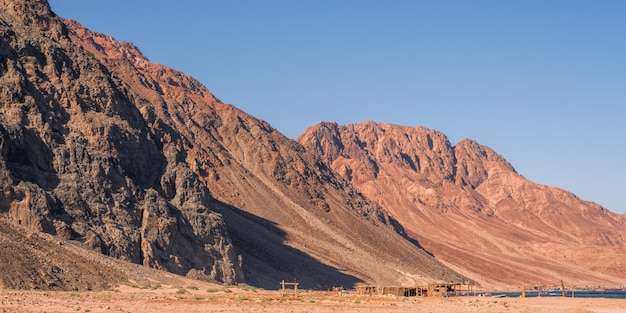 Panorama nella catena montuosa del sinai egitto simile ai paesaggi marziani