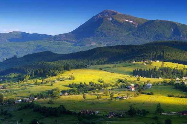 Panorama serale con il villaggio