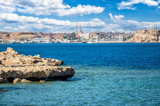 panorama sharm el sheikh dal mare. bellissimo paesaggio marino della località turistica sulla penisola del Sinai