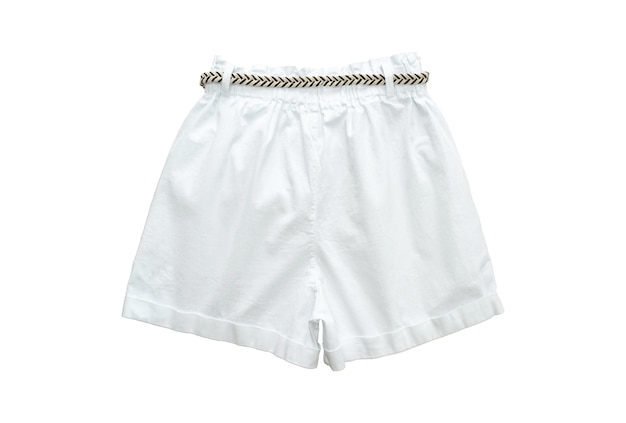 Pantaloncini in denim bianco con cintura intrecciata a righe isolata su sfondo bianco Vista dall'alto vista posteriore