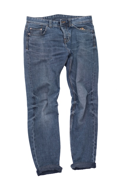 Pantaloni casual dei jeans isolati su fondo bianco. Denim maschile blu scuro, cut-out