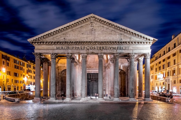 Pantheon di notte Roma Italia