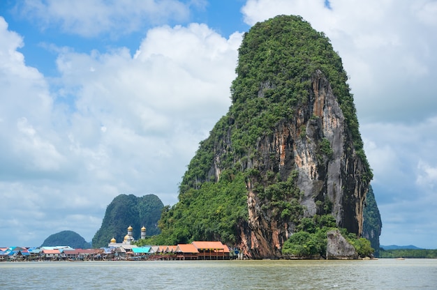 Panyee Island nella baia di Phang Nga,