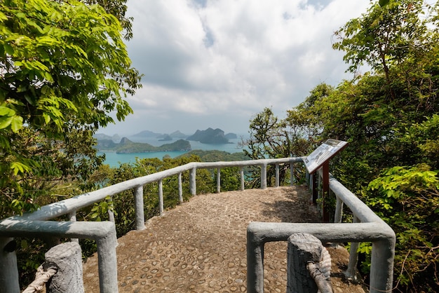 paradiso tropicaleVista a volo d'uccello del parco marino nazionale di Angthong koh Samui Suratthani Thailandia