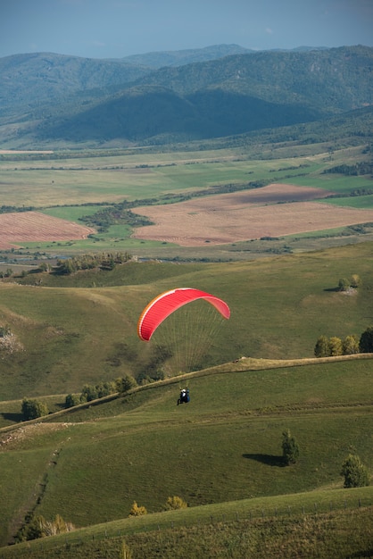 Parapendio in montagna