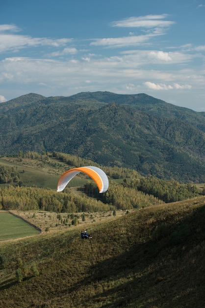 Parapendio in montagna