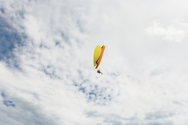 Paraplane volare in alto