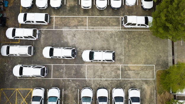 Parcheggi vuoti per auto con vista dall'alto