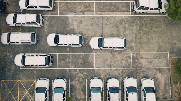 Parcheggi vuoti per auto con vista dall'alto