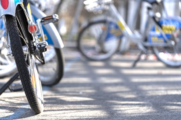 Parcheggio bici in città noleggio bici