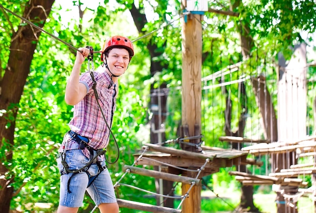 Parco avventura di arrampicata ad alto filo