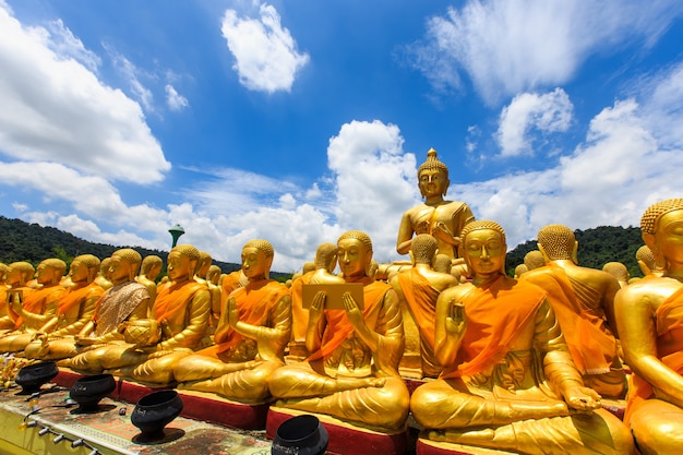 Parco del memoriale di Buddha, Nakornnayok Tailandia.