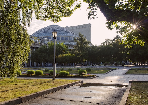 Parco del teatro dell'Opera di Novosibirsk