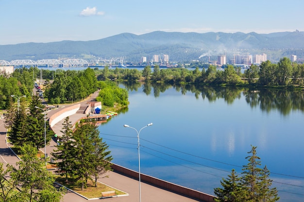 Parco dell'argine del fiume Yenisei a Krasnoyarsk, Russia