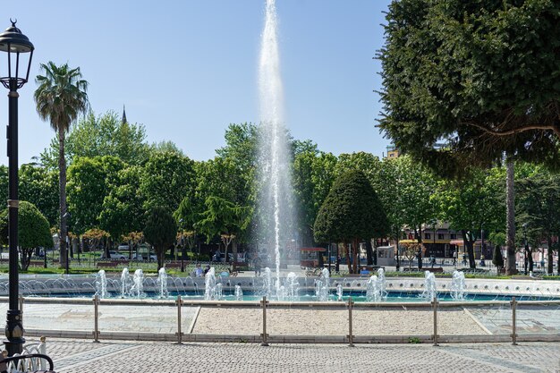 Parco della fontana in una giornata di sole