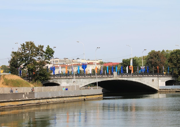 Parco di Minsk Bielorussia intitolato a Maxim Gorky e argine del fiume Svisloch