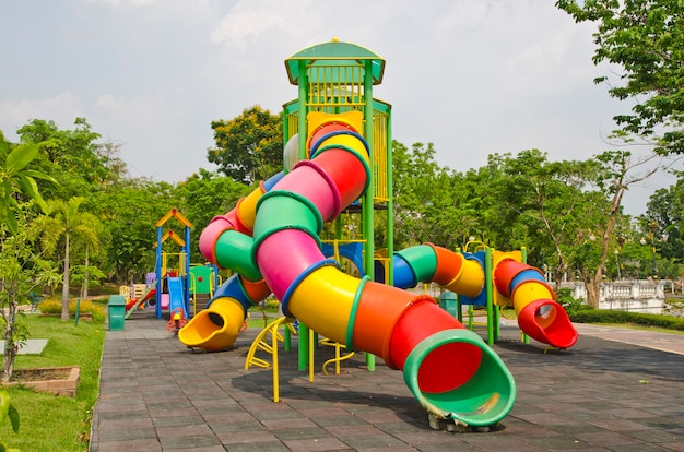 parco giochi colorato per bambini