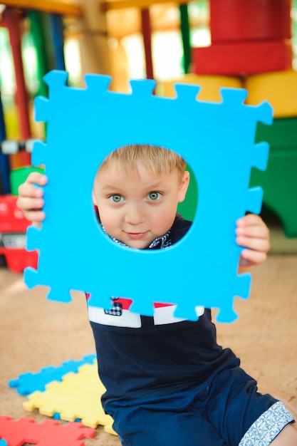 parco giochi per bambini moderno parco coperto con giochi.