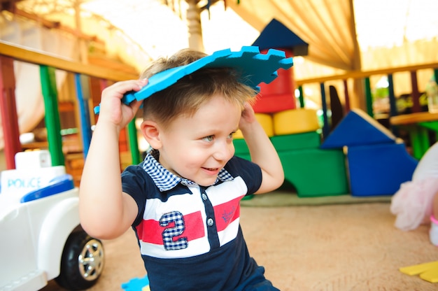 parco giochi per bambini moderno parco coperto con giochi.