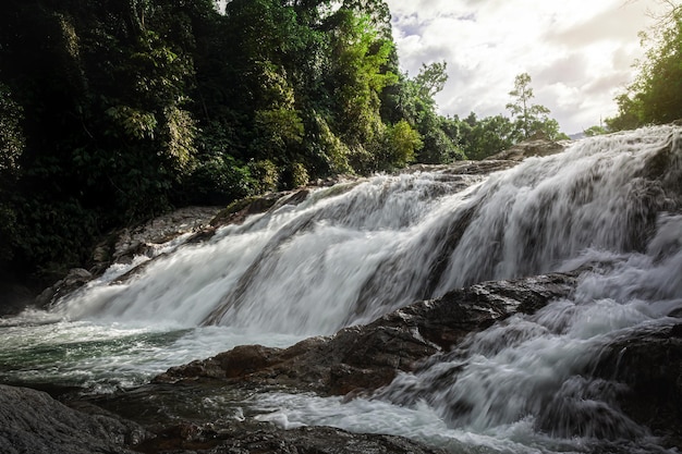 Parco nazionale delle cascate di Manorah a Phatthalung Thailandia