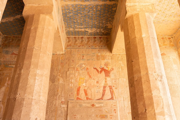 Parete con geroglifici nel tempio di Hatshepsut