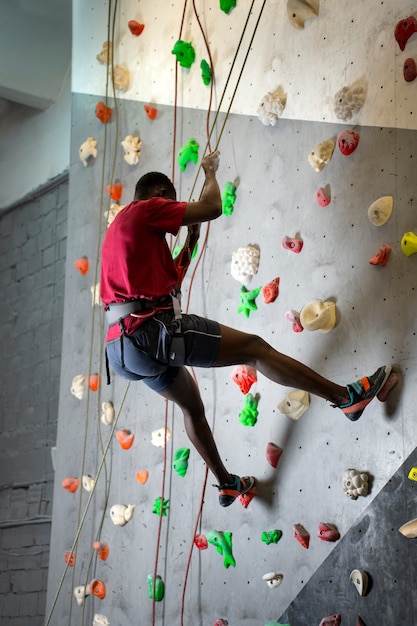 Parete da arrampicata uomo a tutto campo