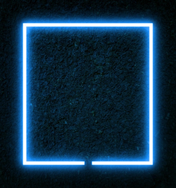 Parete in legno scuro sullo sfondo di luce al neon blu e forma rettangolare con striscia orizzontale.