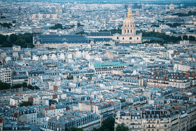 Parigi, Francia. Vista dalla Torre Eiffel alla città notturna