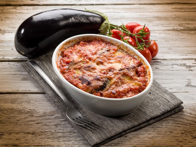 Parmigiana di melanzane ricetta tradizionale italiana