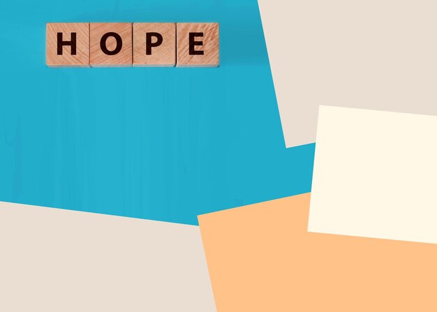 Parola di speranza fatta su cubi di legno sul blu Healthcate e concetto di stile di vita