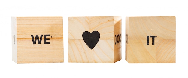 Parola scritta nel cubo di legno. Ci piace.