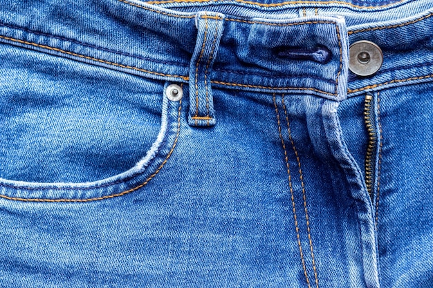 Parte anteriore dei jeans con tasca da vicino