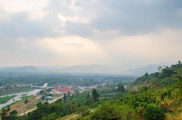 Parte anteriore della diga di Khundanprakanchon, Nakhonnayok, Tailandia