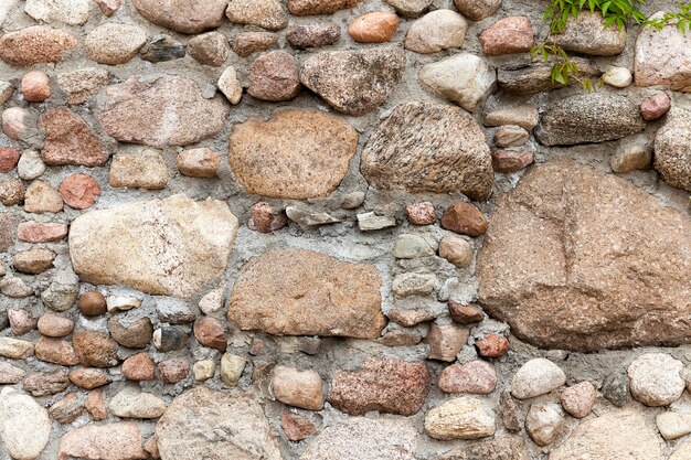 Parte del vecchio muro dell'edificio, una fortezza fatta di pietre