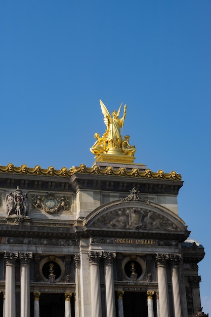 Parte estrema dell'edificio dell'Opera di Parigi costruita con oro