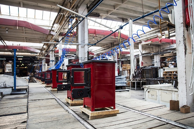 Particolare del primo piano delle stufe in fabbrica