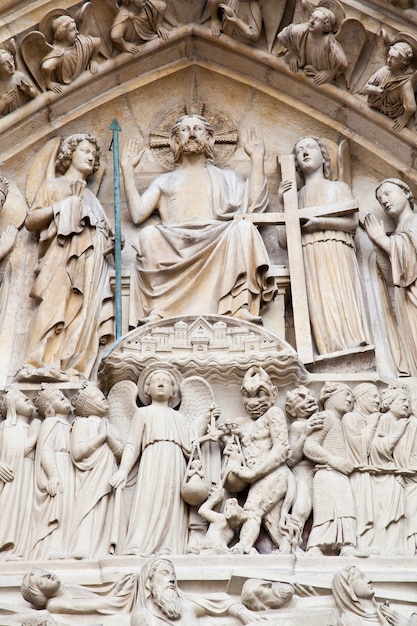 Particolare della cattedrale gotica di Notre Dame a Parigi