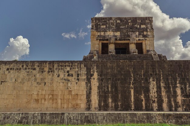 Particolare della punta del Tempio del Giaguaro nel complesso archeologico di Chichen Itza in Messico