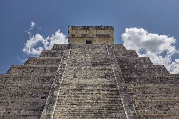 Particolare della punta della piramide di Chichen Itza