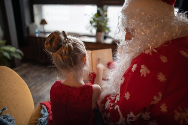 Partito auto famiglia natale donna d'affari mano spiaggia acqua sfondo design computer albero retrò