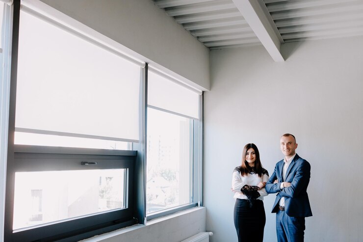 Partner commerciali di successo uomo e donna