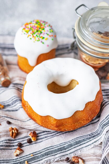 Pasqua festivo dolci vacanze colorate uova di pasqua tavola festiva impostazione tradizionale prodotti da forno