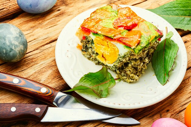 Pasqualina Torta di Pasqua italiana con spinaci e uova.