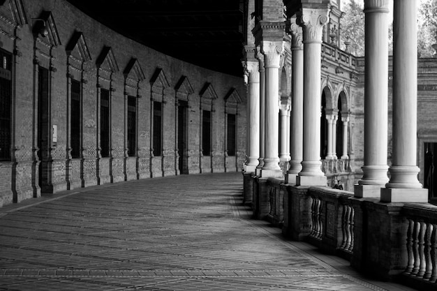 Passaggio vuoto in un edificio storico