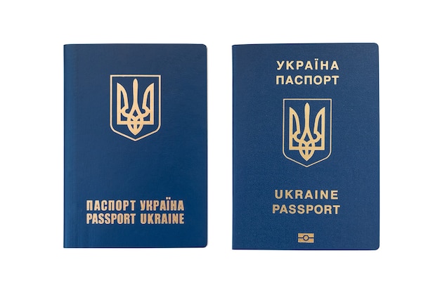 Passaporto straniero dell'Ucraina isolato su sfondo bianco