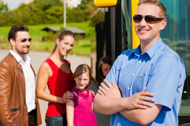 Passeggeri a bordo di un autobus